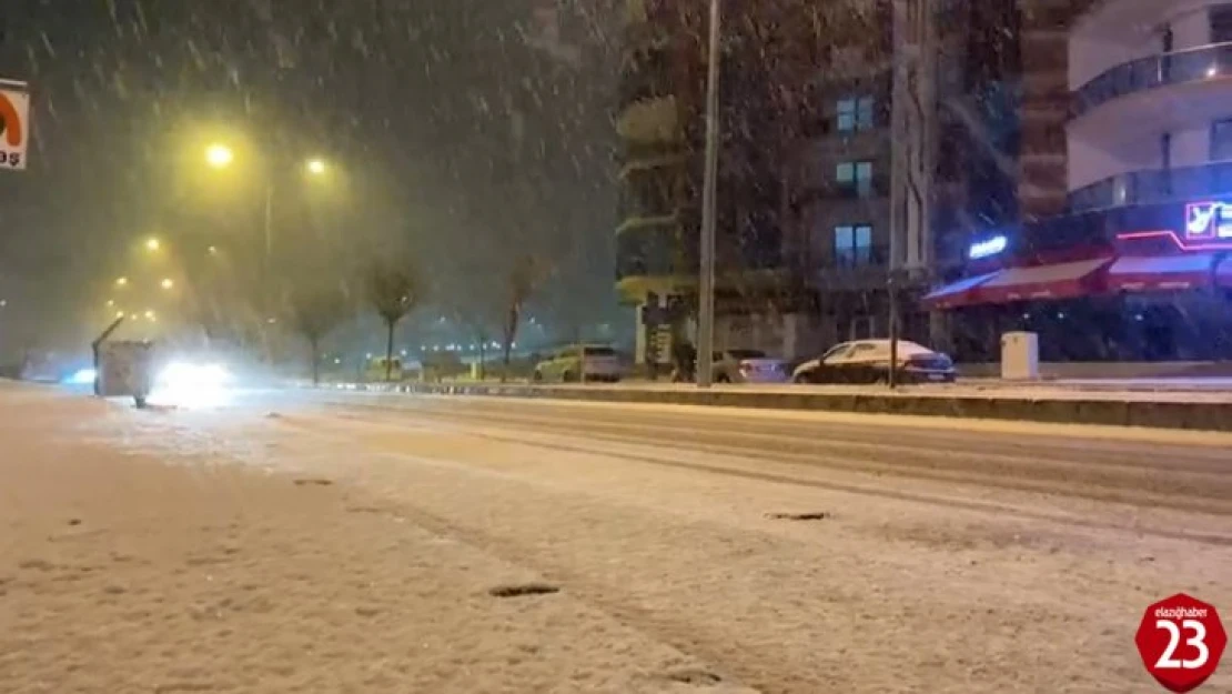 Elazığ'a mevsimin ilk karı yağdı