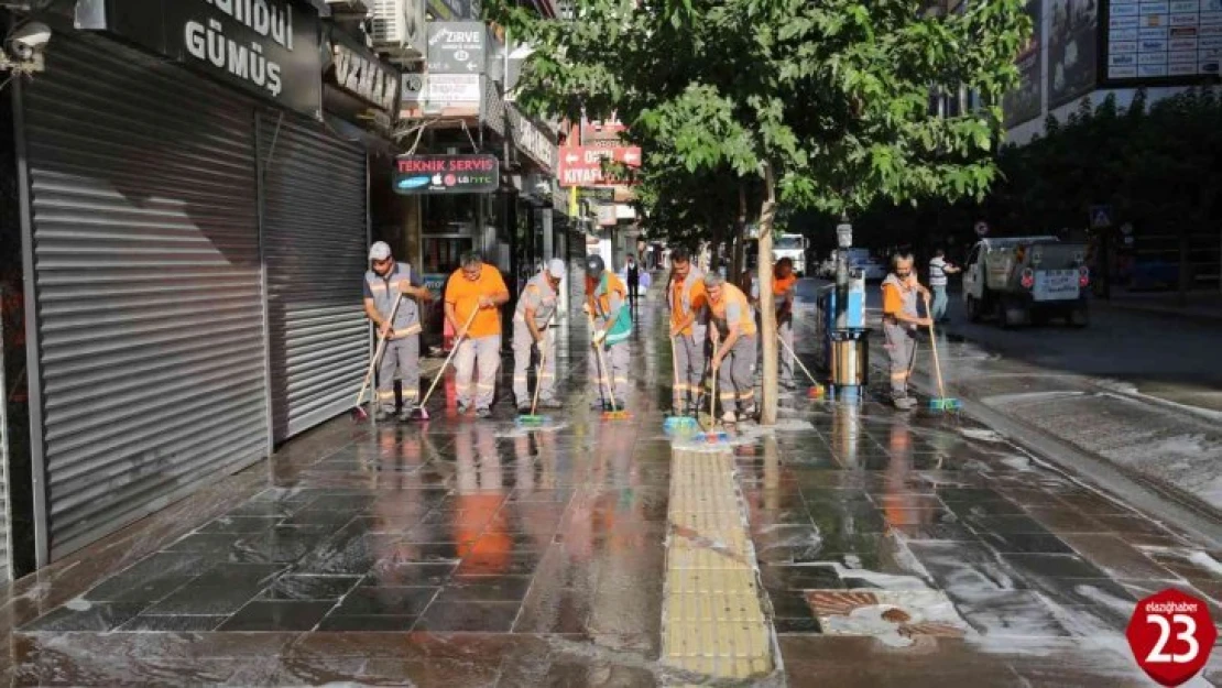 Elazığ Belediyesi kent genelinde temizlik çalışmalarını sürdürüyor