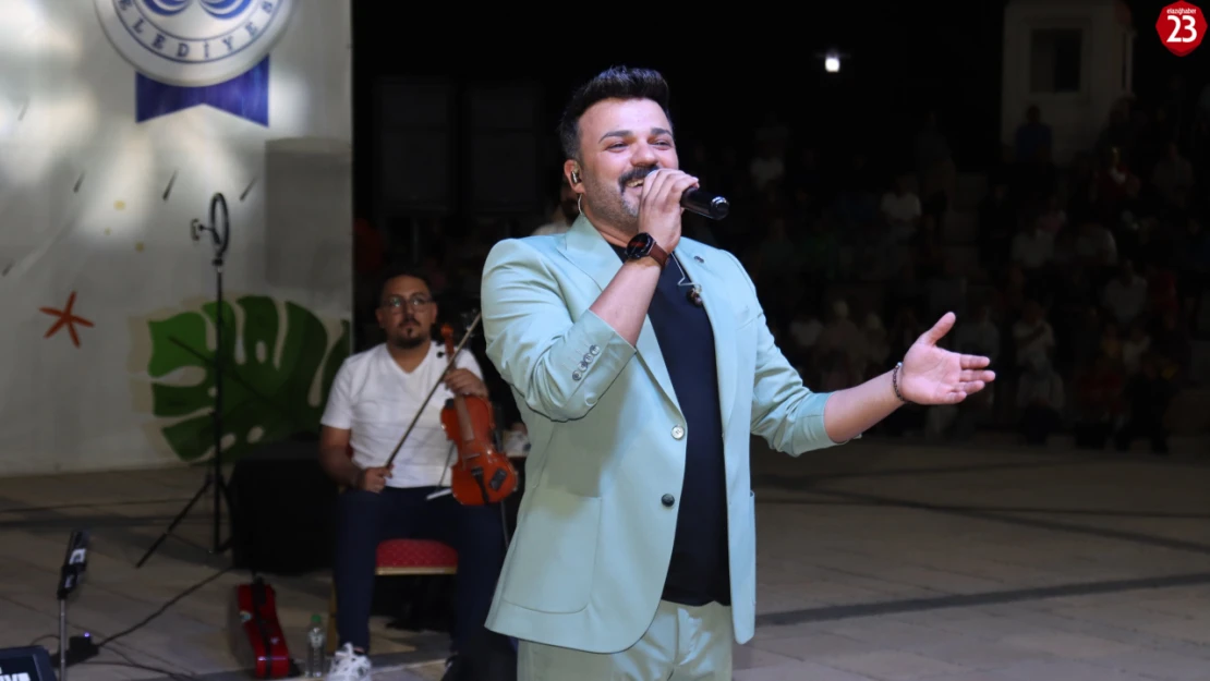 Elazığ Belediyesi Yaz Etkinlikleri Coşkuyla Devam Ediyor: Emrah Güllü Sahne Aldı