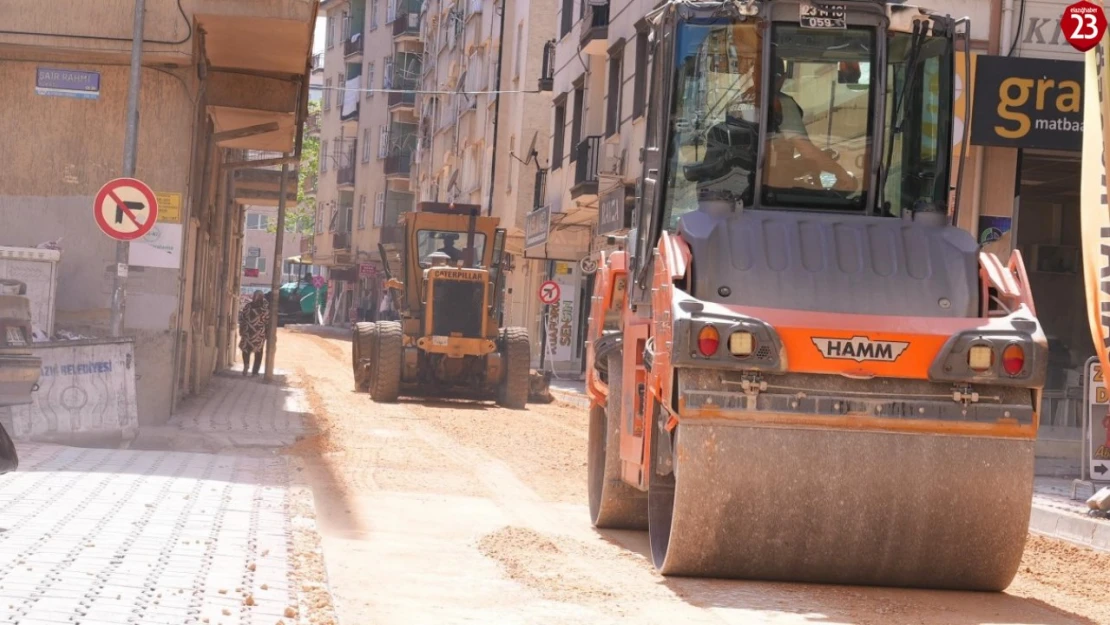 Elazığ Belediyesi Yeni Mahalle'de asfaltlama çalışmalarını sürdürüyor