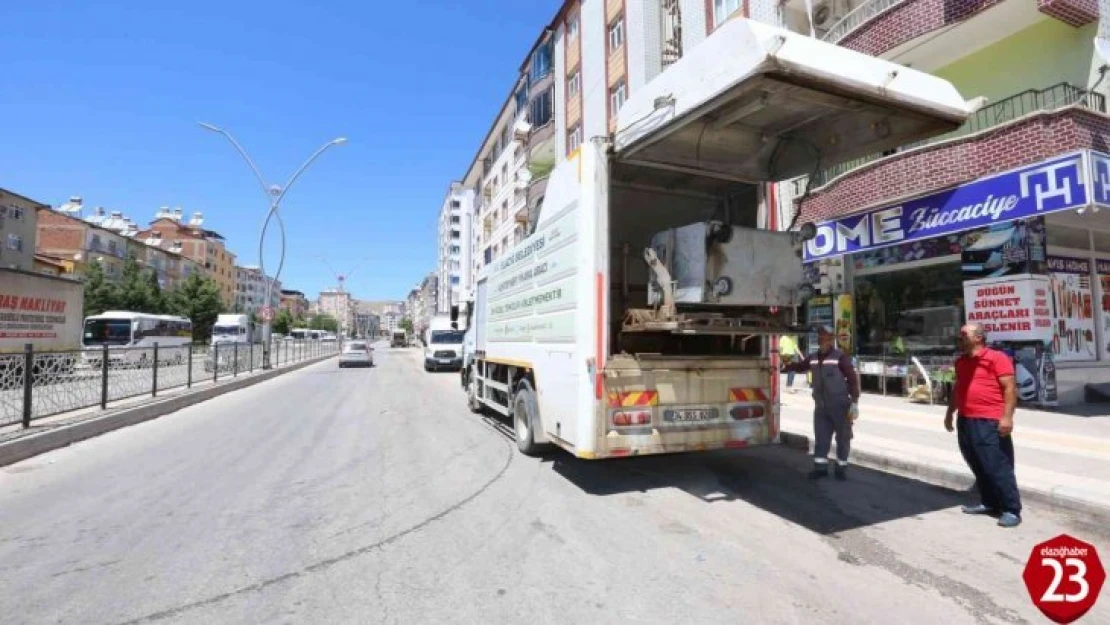 Elazığ Belediyesinden  bayram sonrası temizlik ve ilaçlama çalışması