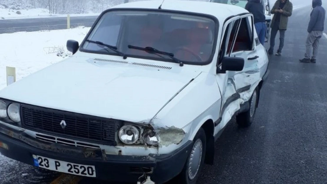 Elazığ Bingöl Yolunda Trafik Kazası, 3 Kişi Yaralandı