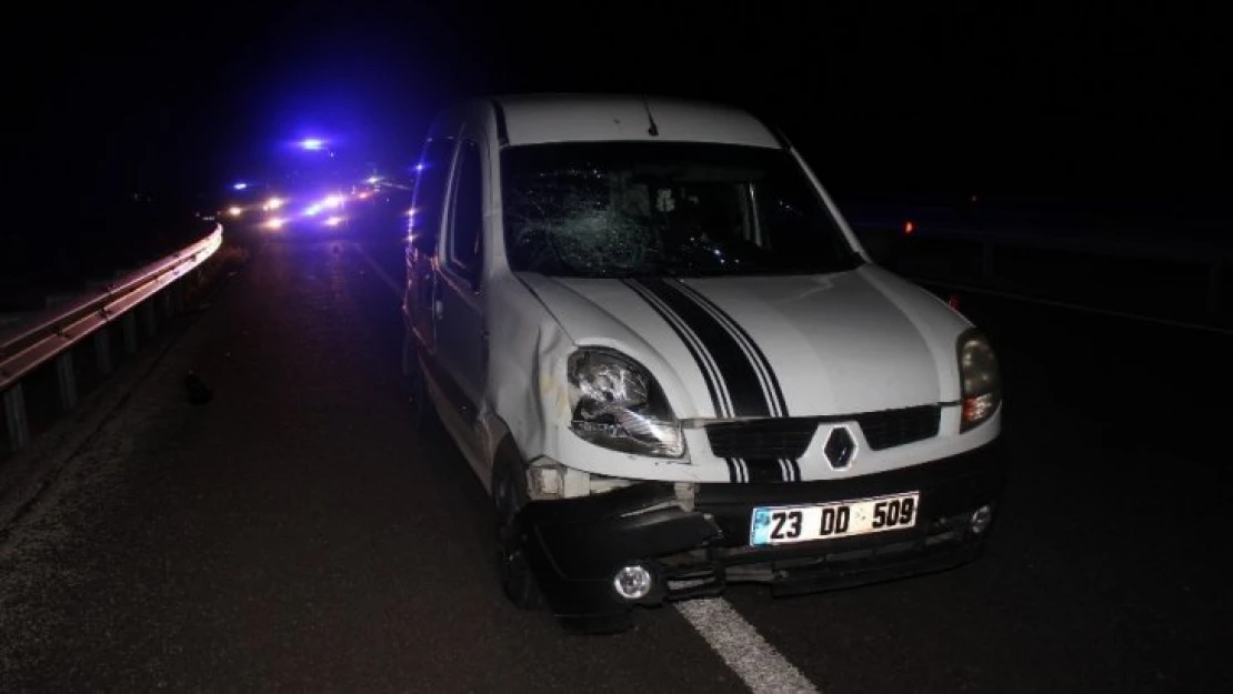 Elazığ Diyarbakır Yolunda Aracın Çarptığı Yaya Hayatını Kaybetti