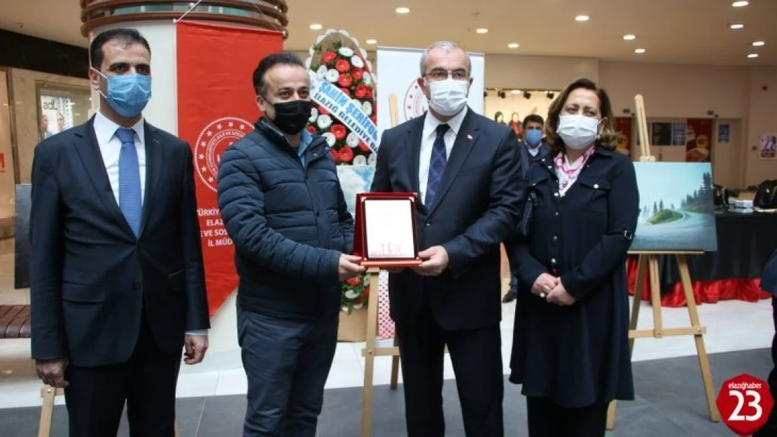 Elazığ'da 'kadın ve yaşam' konulu fotoğraf yarışması eserleri sergilendi