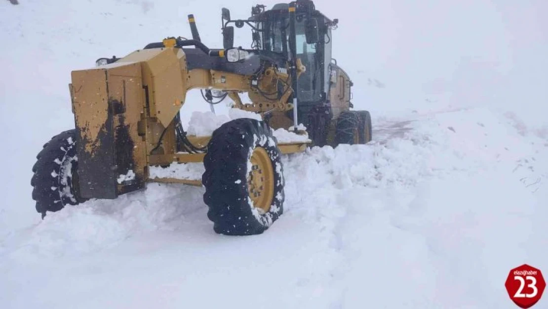 Elazığ'da  kapalı köy yollarının ulaşıma açılması için çalışmalar sürüyor