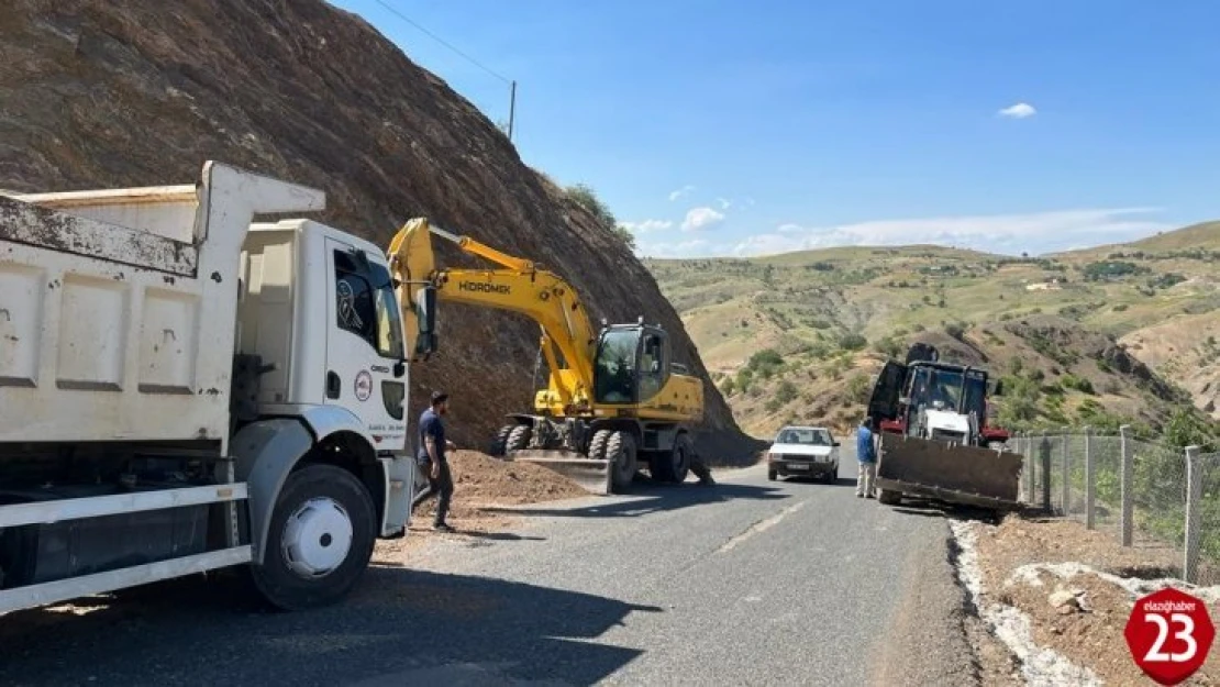 Elazığ'da  yol bakım ve onarım çalışmaları sürüyor