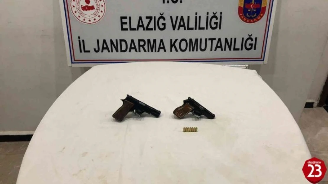 Elazığ'da 2 adet ruhsatsız tabanca ele geçirildi