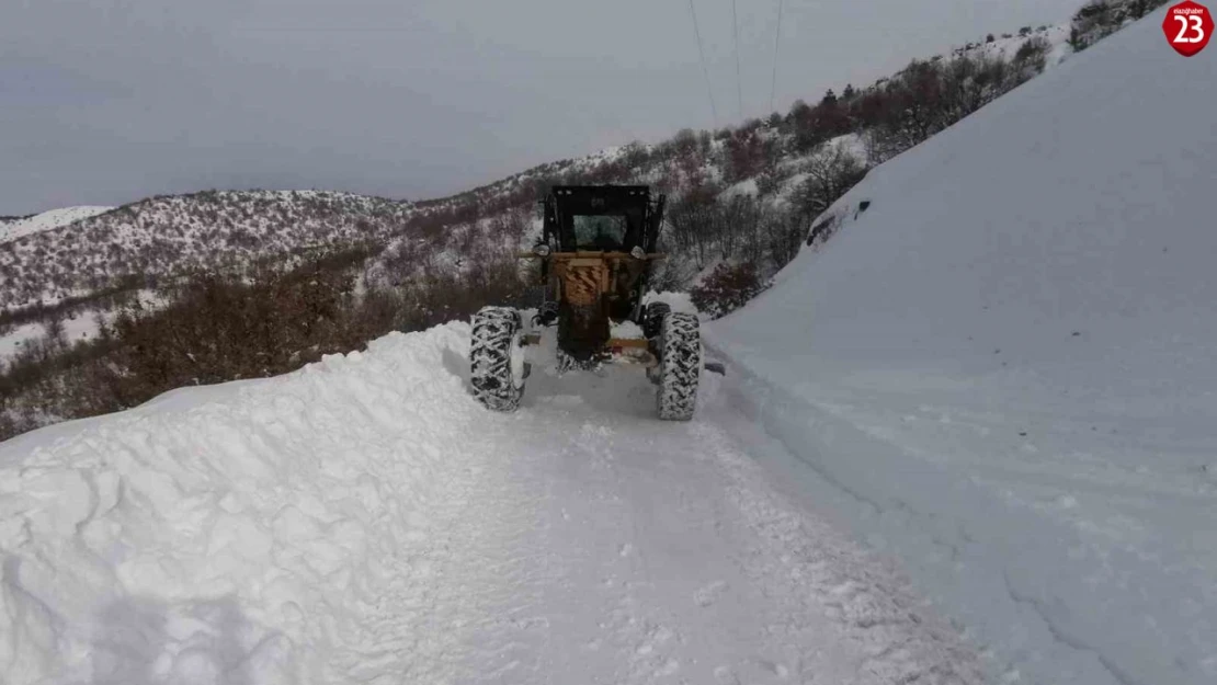 Elazığ'da Yoğun Kar Yağışı: 505 Köy Yolu Ulaşıma Kapandı