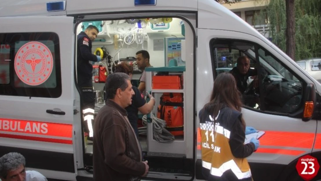 Şehit İlhanlar Caddesinde 8 Katlı Binadan Kopan Beton Parçalar 2 Kişiyi Yaraladı