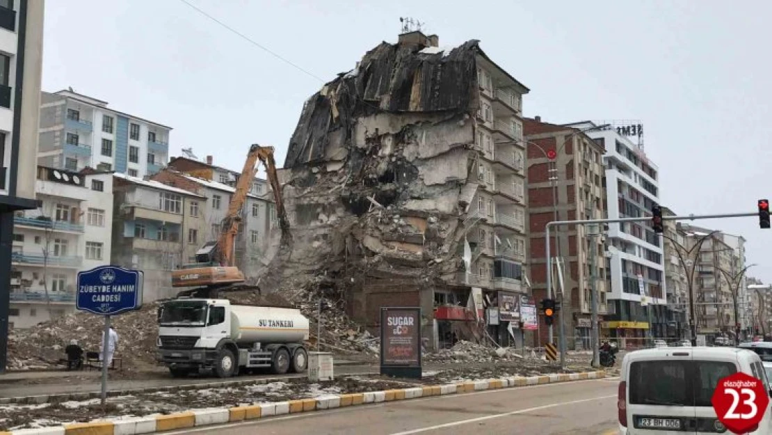 Elazığ'da Ağır Hasarlı Bina Sayısı 4 Bin 636  Oldu