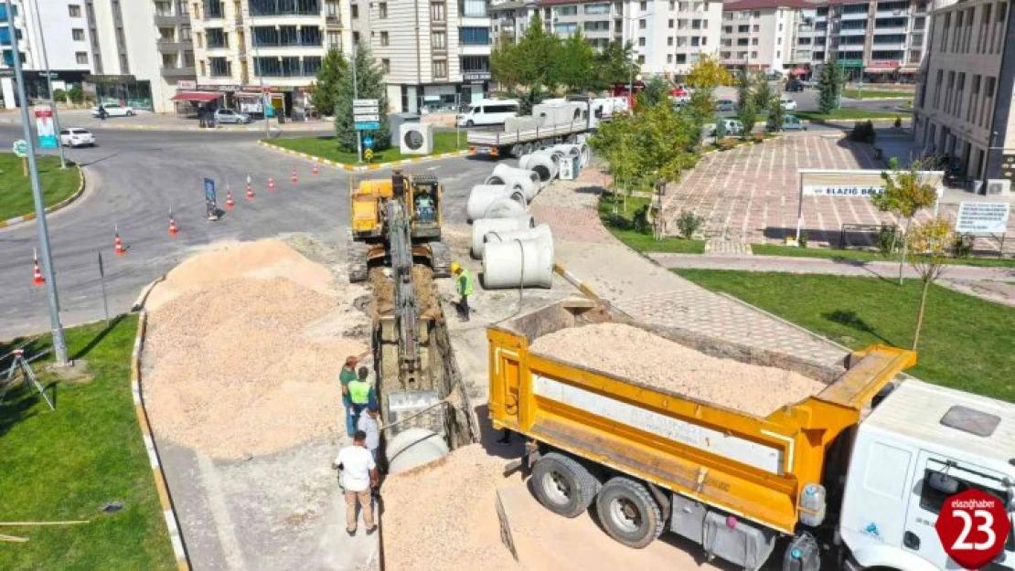 Elazığ'da altyapı yenileme çalışmaları sürüyor