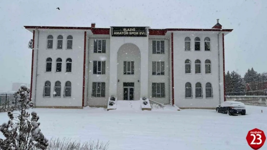 Elazığ'da amatör liglere kar engeli