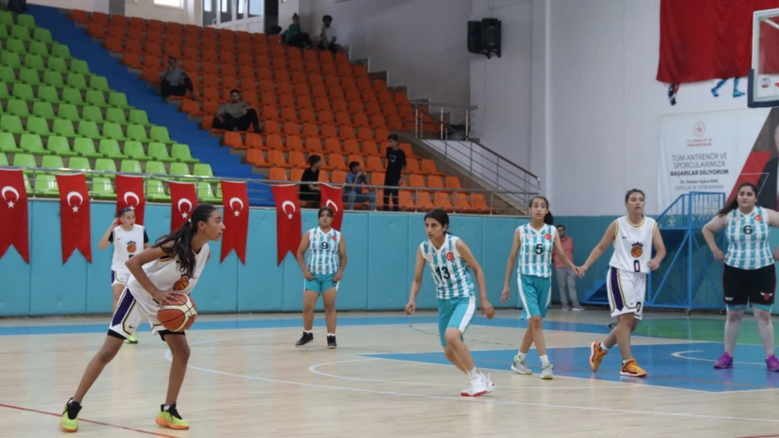 Elazığ'da ANALİG Basketbol Yarı Final Heyecanı Başladı: Genç Yetenekler Parkede!