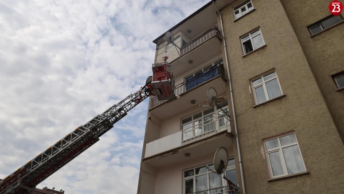 Elazığ'da Apartmanda Korkutan Yangın!