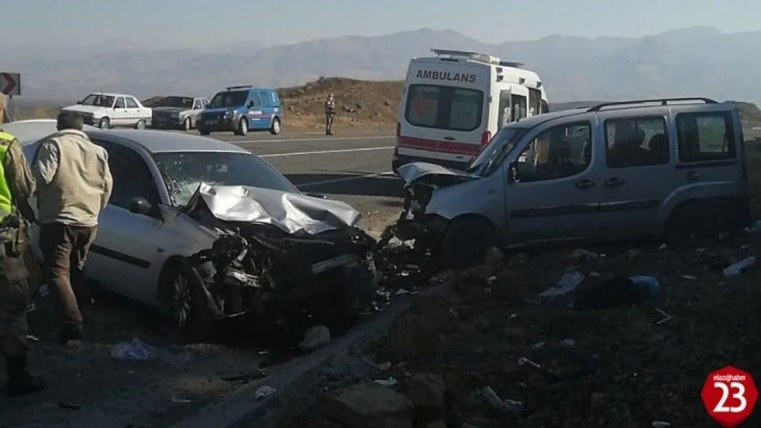 Elazığ'da araçlar kafa kafaya çarpıştı: 1 çocuk öldü, 7 kişi yaralandı