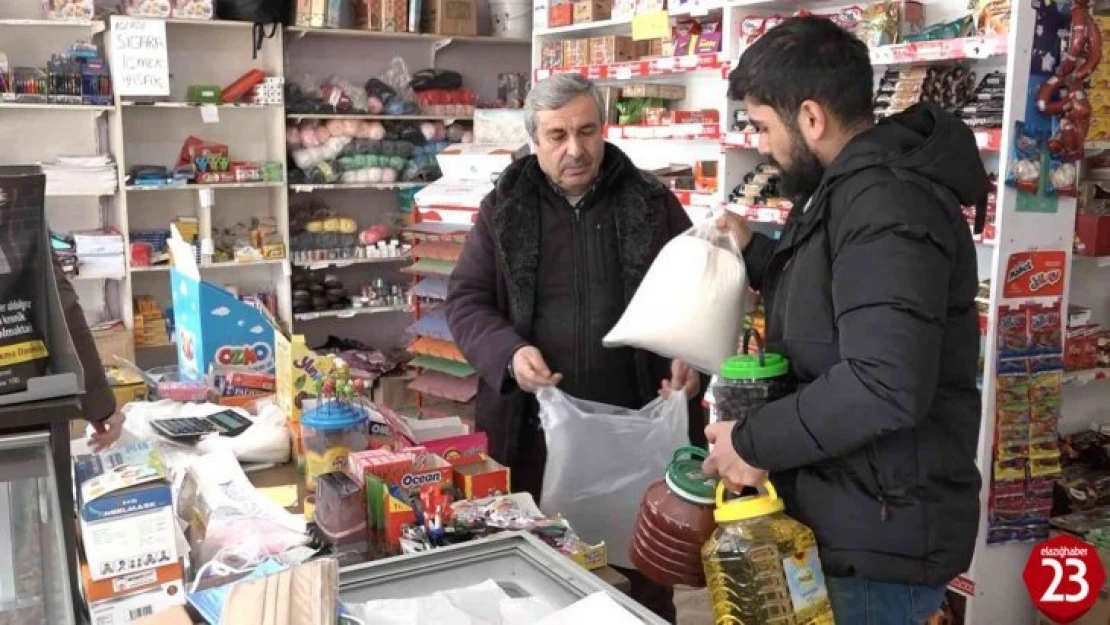 Elazığ'da Bir Bakkal Marketlere Kızdı, Bir Çok Üründe İndirim Yaptı