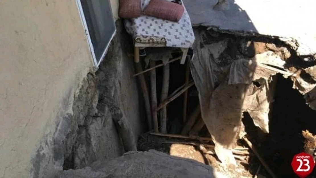 Elazığ'da balkon çöktü, evde mahsur kalan 6 kişi pencereden kurtarıldı