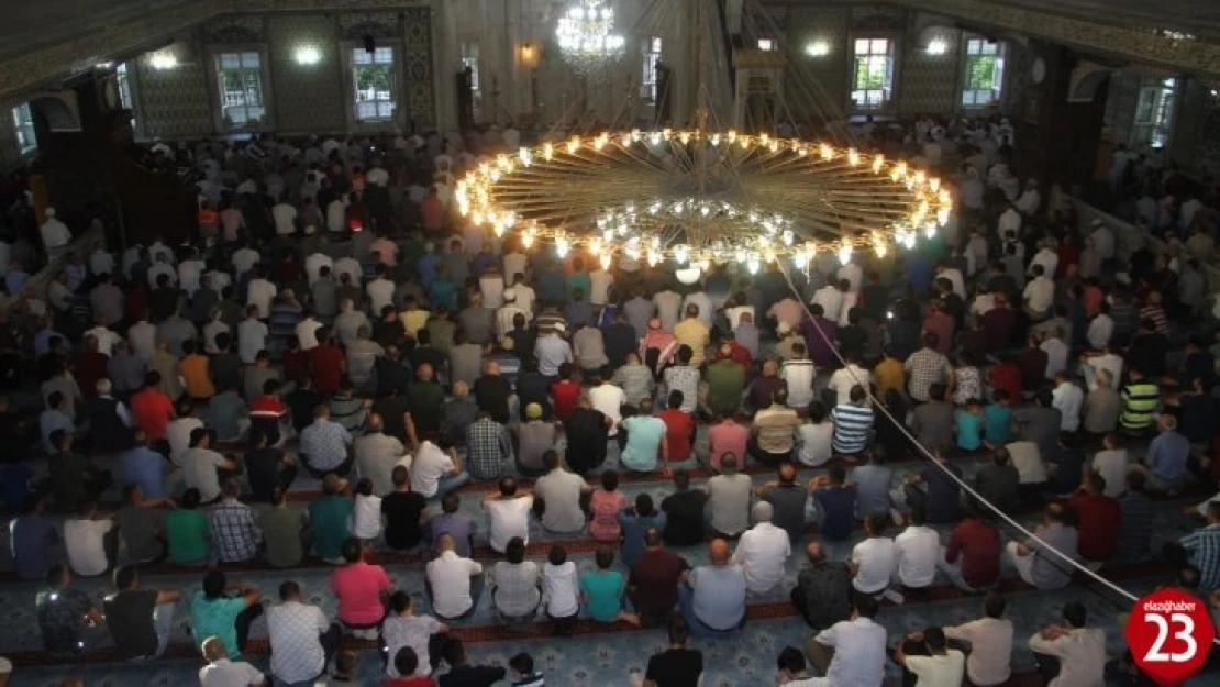 Elazığ'da Bayram Namazında Camiler Doldu