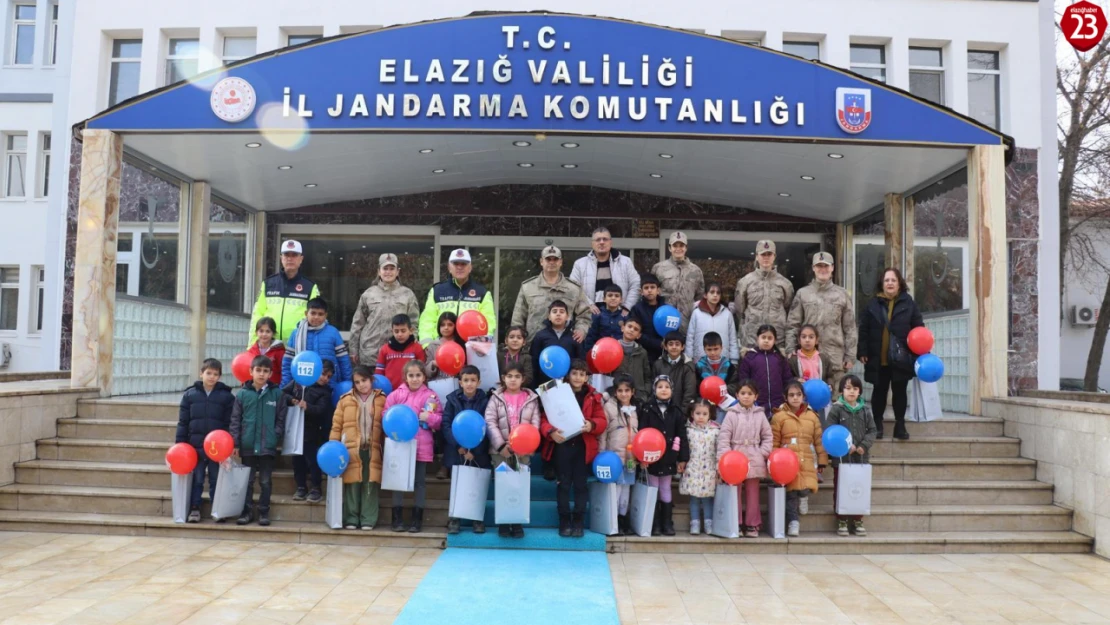 Elazığ'da 'Benimle Benim İçin Oku' Etkinliği Kapsamında Öğrencilere Jandarma Ziyareti