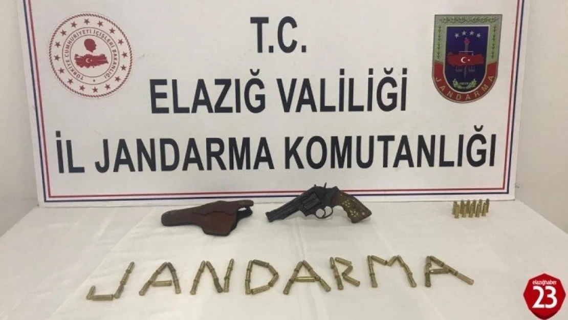 Elazığ'da bir şahıs, 38 kalibrelik tabanca ile yakalandı