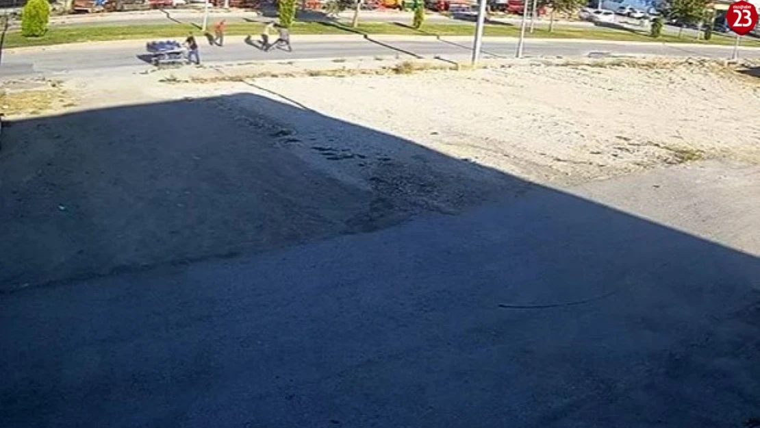 Elazığ'da bisiklet yayaya çarptı