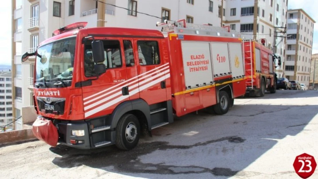 Elazığ'da çatı yangını, büyümeden söndürüldü