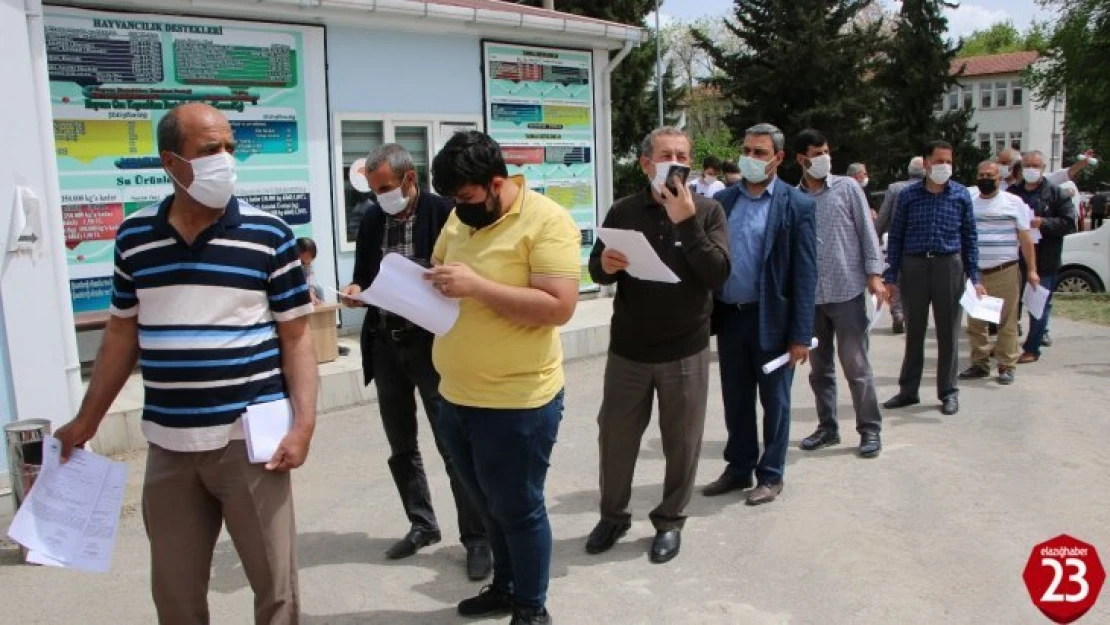 Elazığ'da çiftçilerin ÇKS kuyruğu