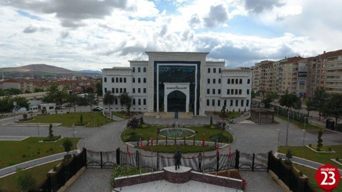 Elazığ'da Covid-19 tedbiri: Caddelere kısıtlama, evlere uyarı etiketi