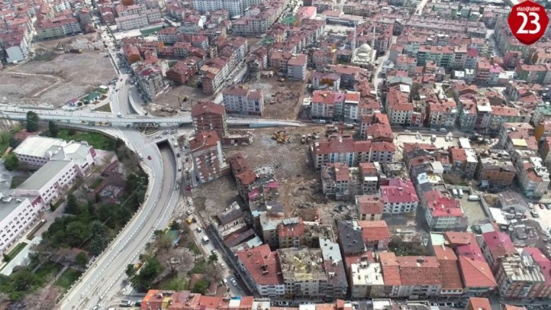 Elazığ'da depremde hasar gören bir mahallede daha yıkım başladı