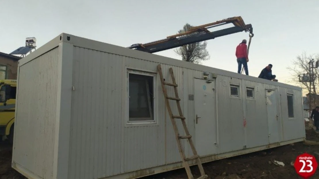 Elazığ'da depremin merkez üssü olan köye konteynerler kuruldu