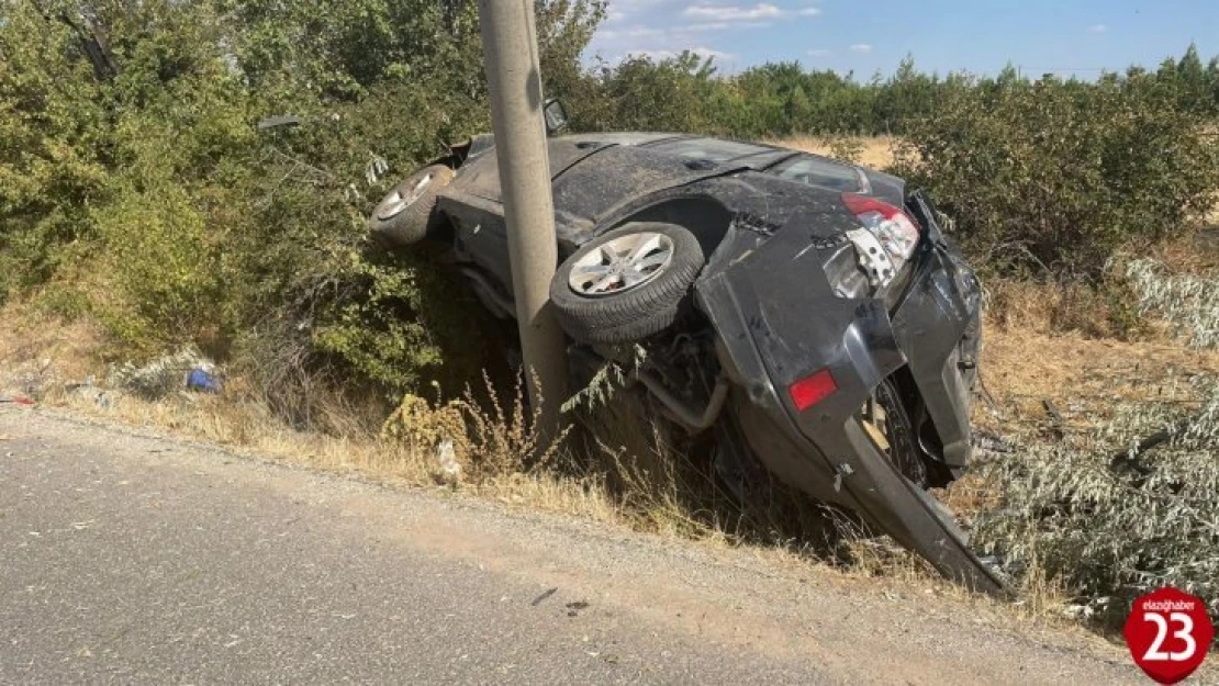 Elazığ Malatya Yolunda Kaza ,Otomobil Hurdaya Döndü 2 Ağır Yaralı