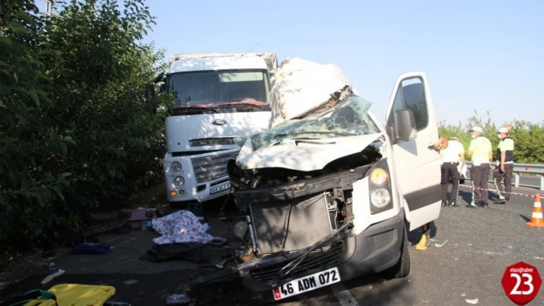 Elazığ Bingöl Yolunda Feci Kaza, 3 Ölü 10 Yaralı