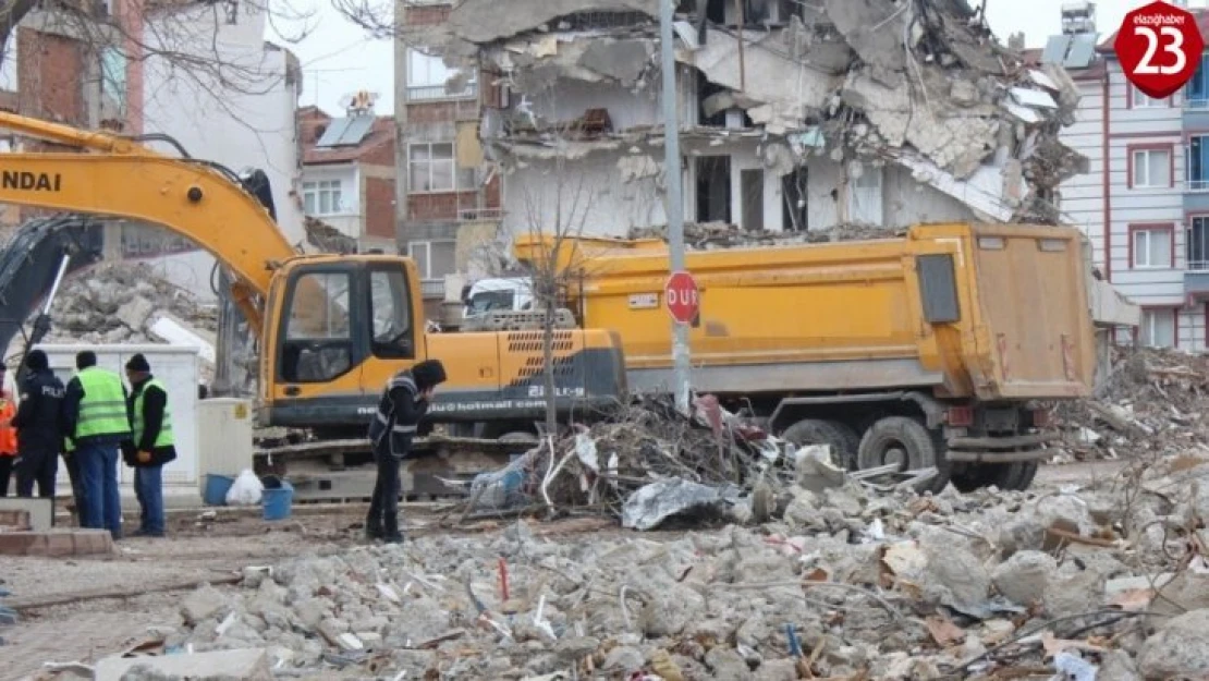 Elazığ'da enkaz kaldırma çalışmasında iş kazası: 1 ölü