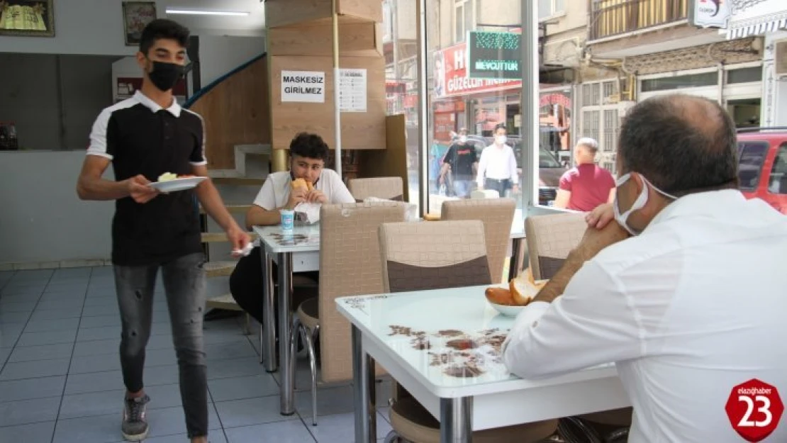 Elazığ'da Yeni Normalleşme Esnafların Yüzünü Güldürdü