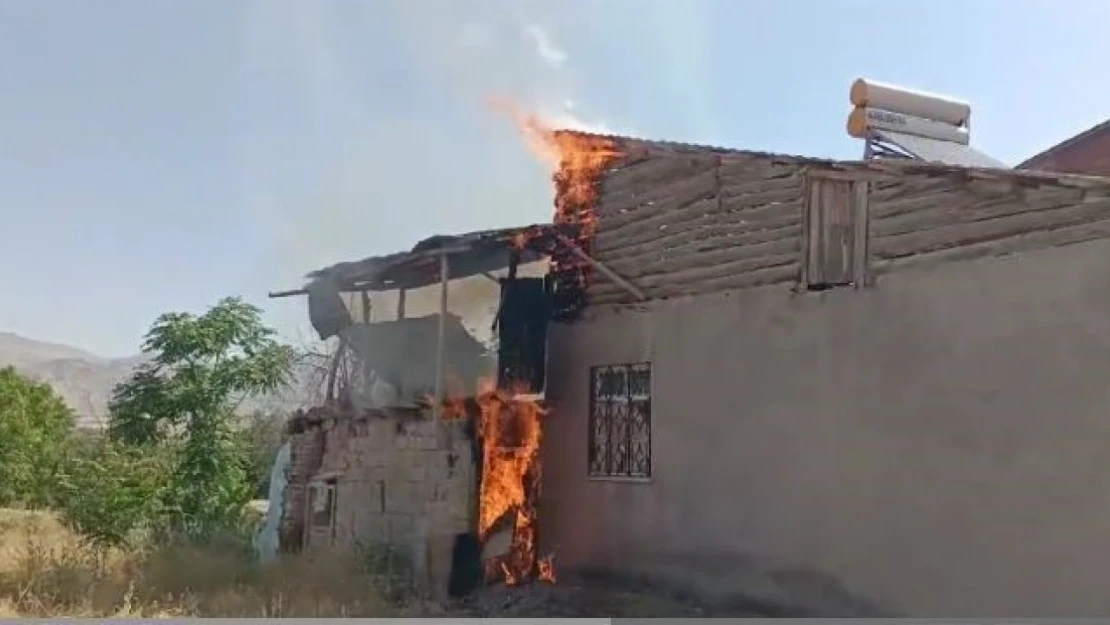 Elazığ'da ev yangını