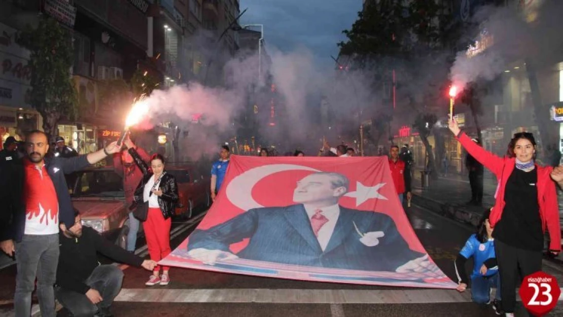 Elazığ'da Fener Alayı Yürüyüşü Düzenlendi