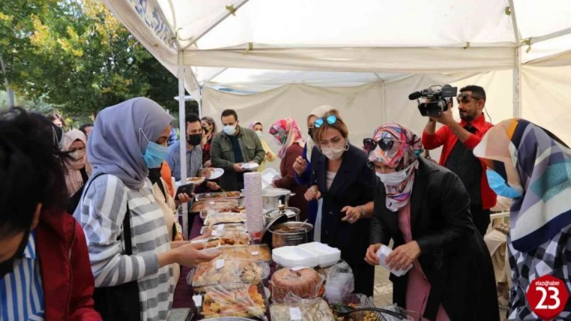 Elazığ'da Fırat Üniversitesi Kadın Kolları Tarafından Hayır Çadırı Açıldı