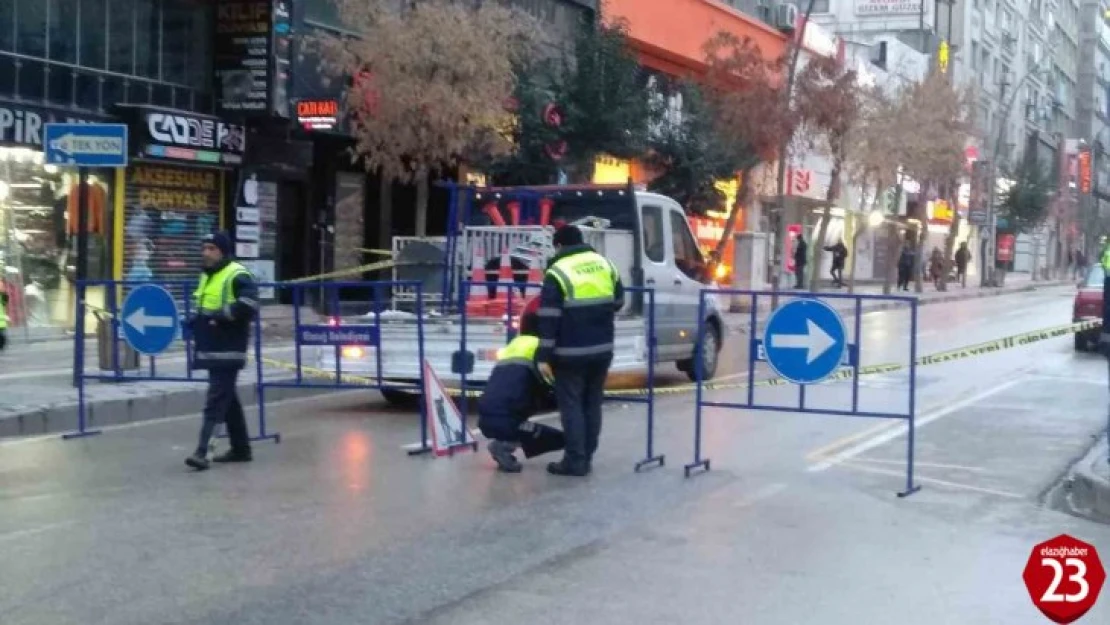 Elazığ'da Gazi Caddesi binaların çökme tehlikesine karşı trafiğe kapatıldı