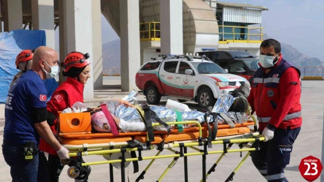 Elazığ'da gerçeği aratmayan deprem ve yangın tatbikatı