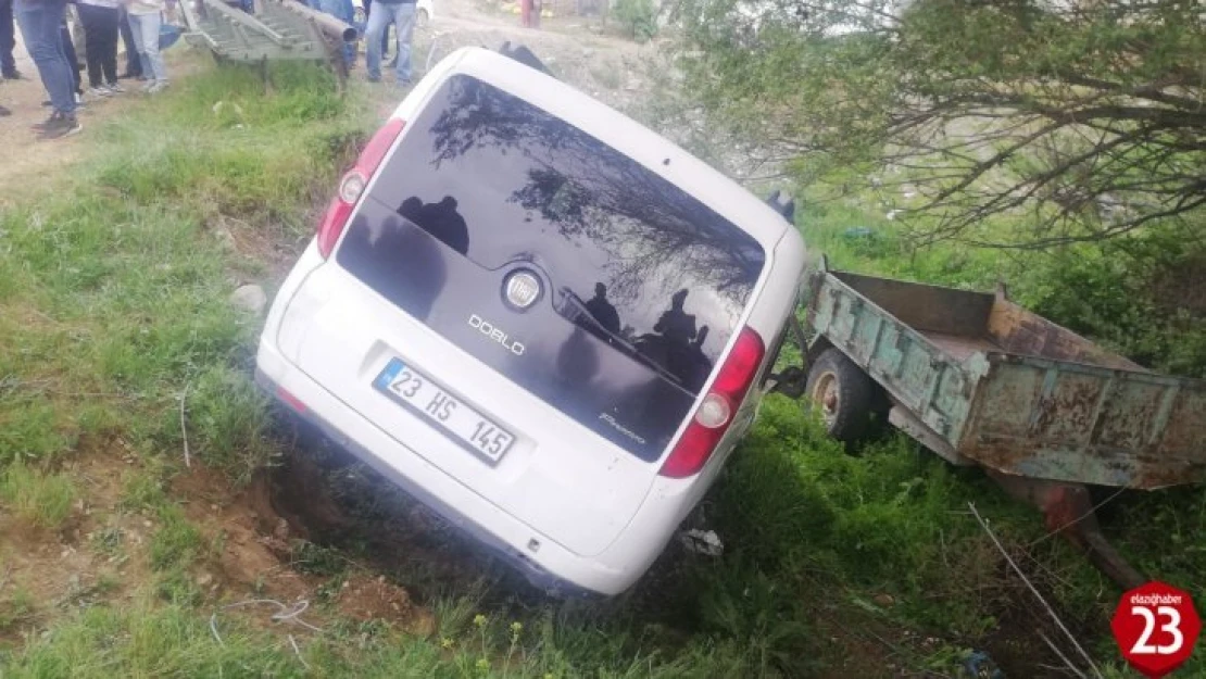 Elazığ'da Hafif Ticari Araç Dereye Uçtu, 3 Yaralı