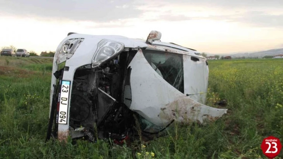 Elazı Bingöl Yolunda Hafif Ticari Araç Şarampole Uçtu, 2'si Ağır 8 Yaralı