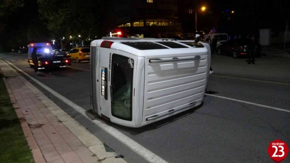 Elazığ'da hafif ticari araç yan yattı: 1 yaralı