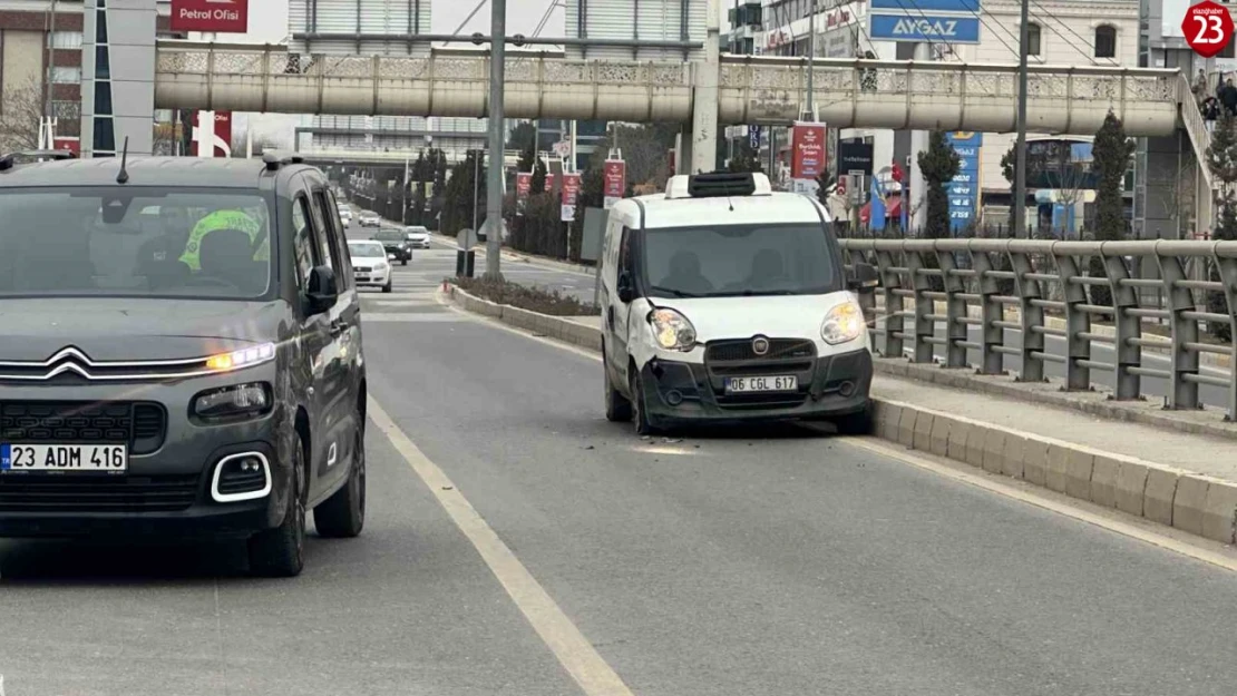 Elazığ Sürsürü Mahallesi'nde Trafik Kazası! Can Kaybı ve Yaralanma Yok