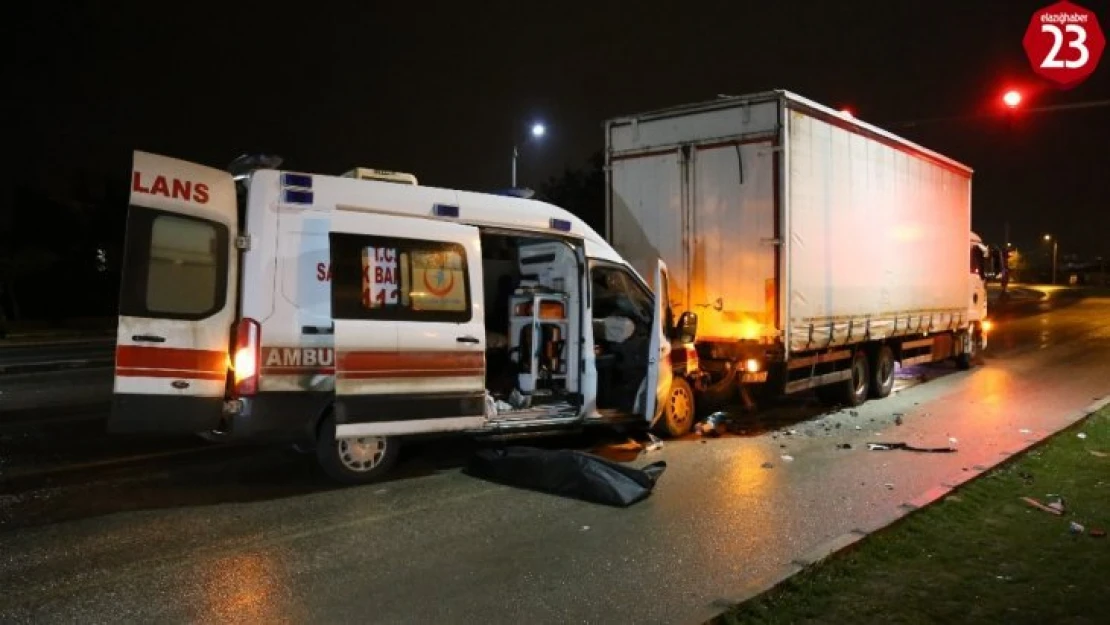 Elazığ'da hasta nakli yapan ambulans kaza yaptı: 1 ölü 3 yaralı