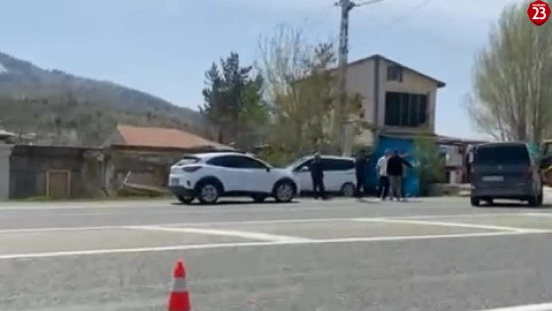 Elazığ'da iki araç çarpıştı: 4 yaralı