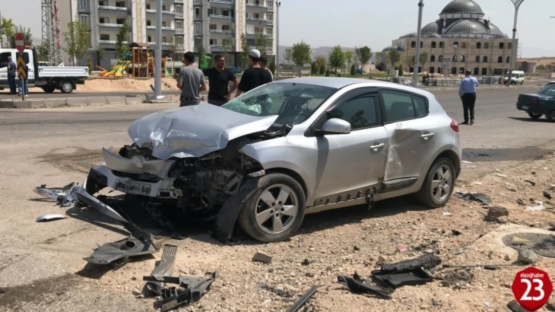 Hicret Mahallesinde Trafik Kazası, 8 Kişi Yaralandı