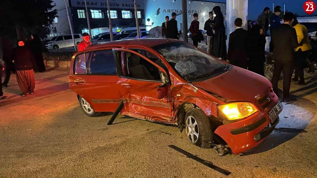 Elazığ'da iki otomobil çarpıştı: 5 yaralı