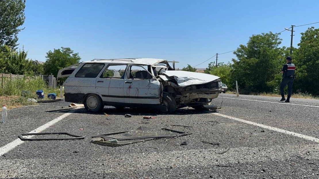 Elazığ'da İki Otomobilin Çarpışması Sonucu 6 Kişi Yaralandı