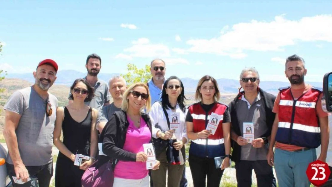 Elazığ'da jandarma ekipleri vatandaşları uyuşturucuya karşı bilgilendirdi