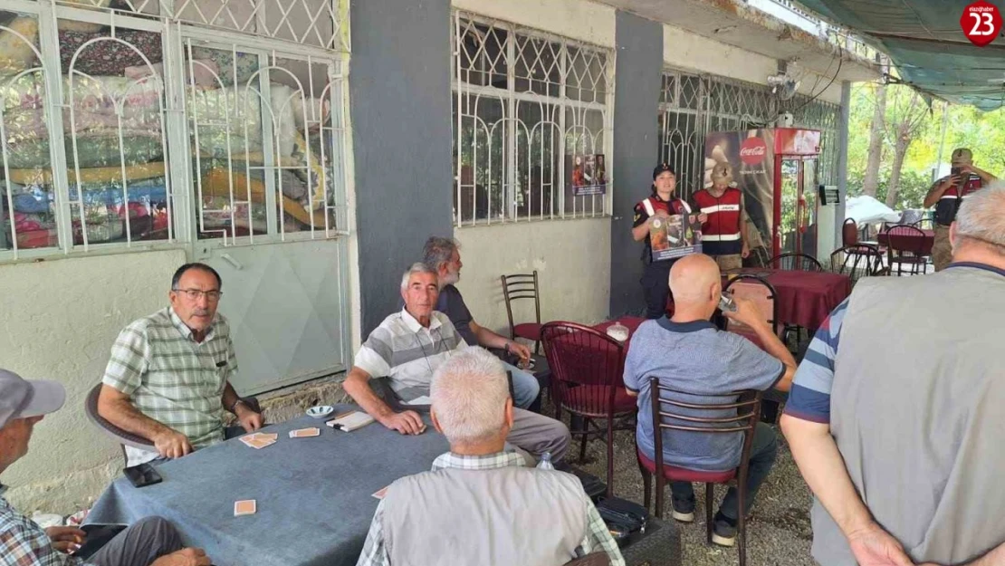 Elazığ'da jandarma ekipleri, vatandaşları bilgilendirdi